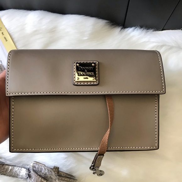 Dooney & Bourke - Picture 9 of 10